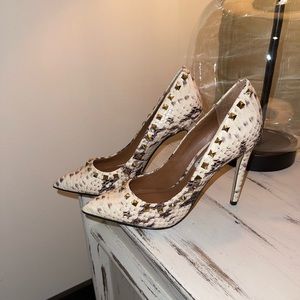 Steve Madden Leather Snake Skin Pumps. Women’s size 6. Worn twice.
